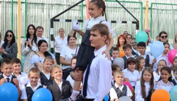 Сборы детей в школу в Армавире