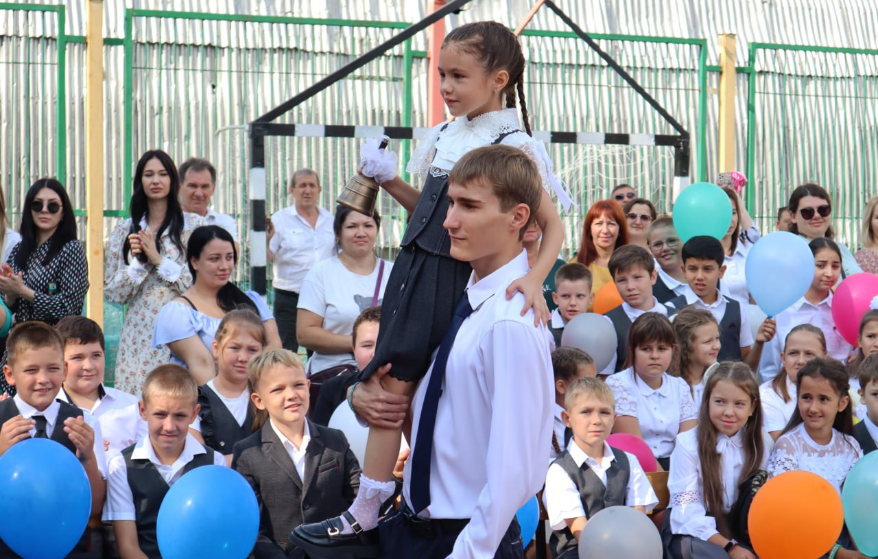 Сборы детей в школу в Армавире