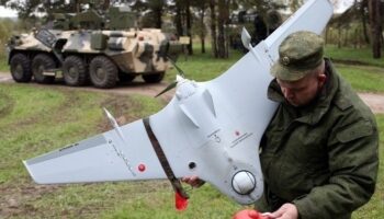 Российские военный с БПЛА