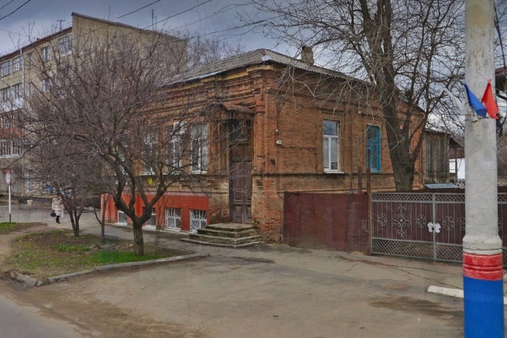 Дом в Армавире по улице Розы Люксембург, 111